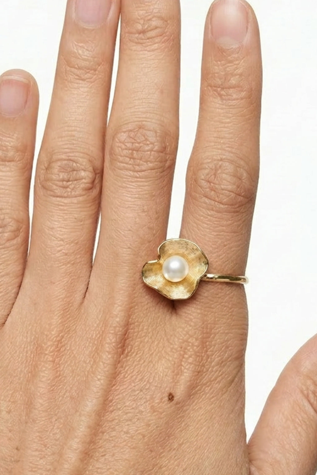 Mestiza Alba Anillo