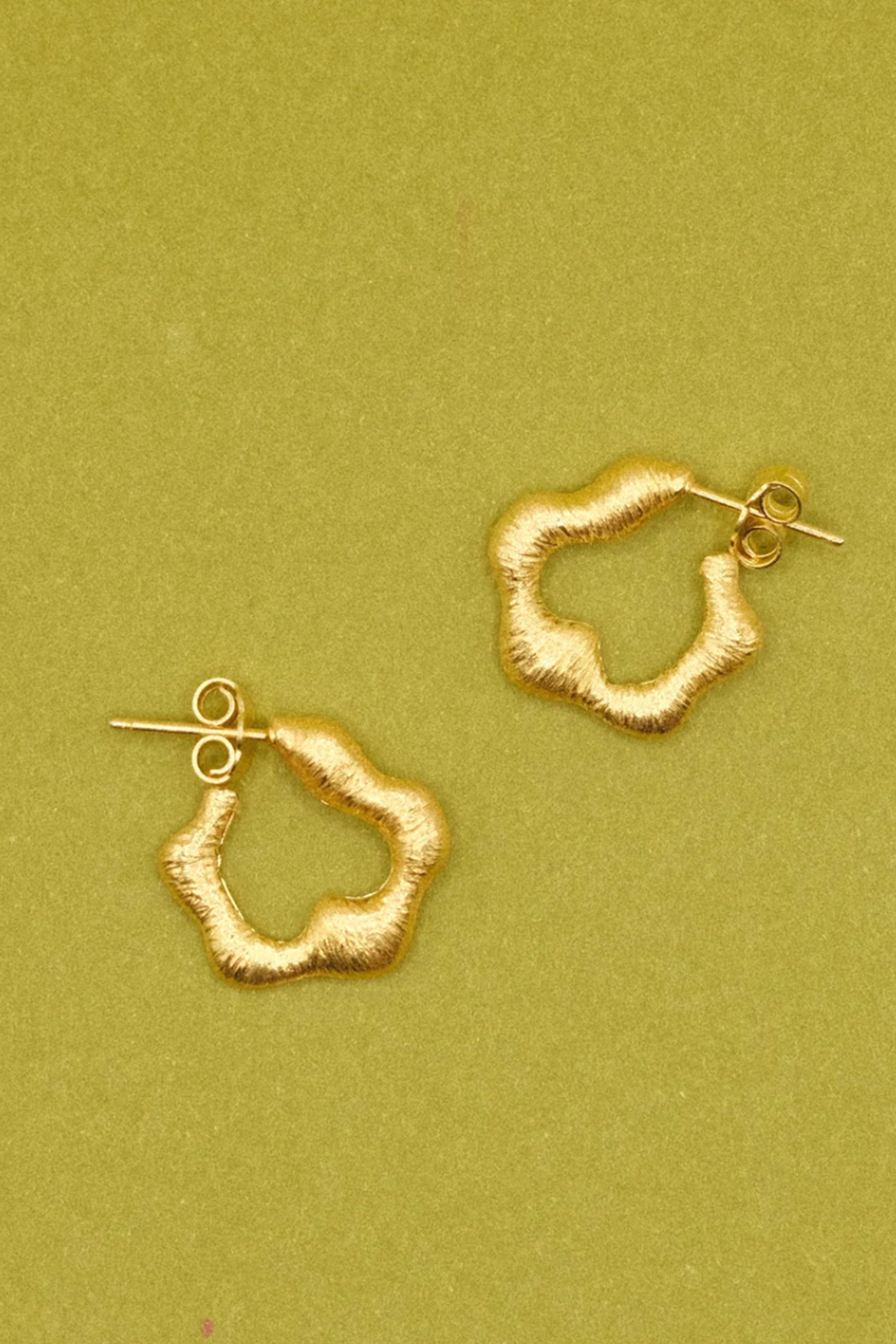 Mestiza Wavy Sating Earrings