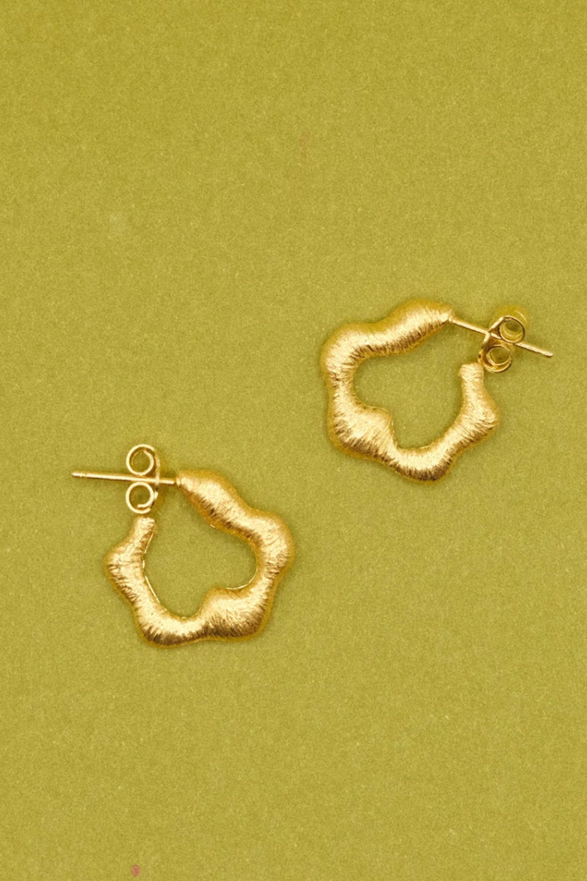 Mestiza Wavy Sating Earrings