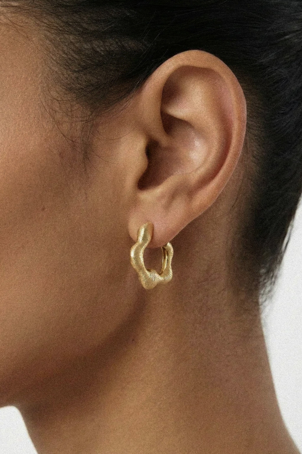 Mestiza Wavy Sating Earrings